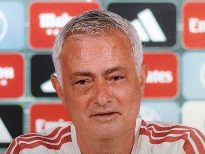 Mourinho ignora pressão por título da Champions e destaca evolução do Real Madrid antes da estreia contra a Inter de Milão