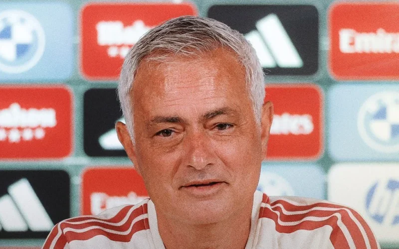Mourinho ignora pressão por título da Champions e destaca evolução do Real Madrid antes da estreia contra a Inter de Milão