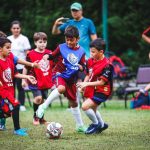 Le Canton promove clínica de futebol com Júnior e festa de Halloween para celebrar o Dia da Criança