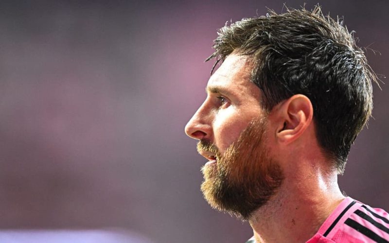 Messi mira marcas históricas na reta final da carreira: 1.000 gols e 50 títulos ainda estão em jogo