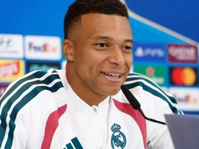 Mbappé desafia comparação com Dembélé e Raphinha: ‘Faço mais gols e preciso melhorar’