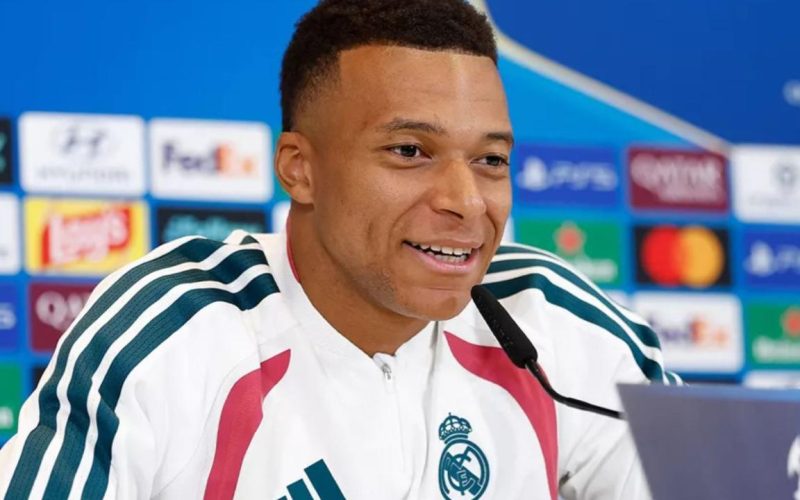 Mbappé desafia comparação com Dembélé e Raphinha: 'Faço mais gols e preciso melhorar'
