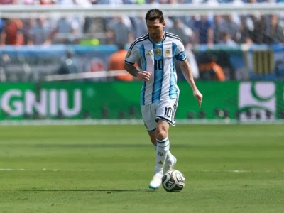 Argentina enfrenta a Bolívia em amistoso com Messi na despedida da seleção; escalações e onde assistir