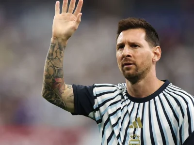Messi revela camisa especial para sua despedida da seleção argentina em jogo contra Benin