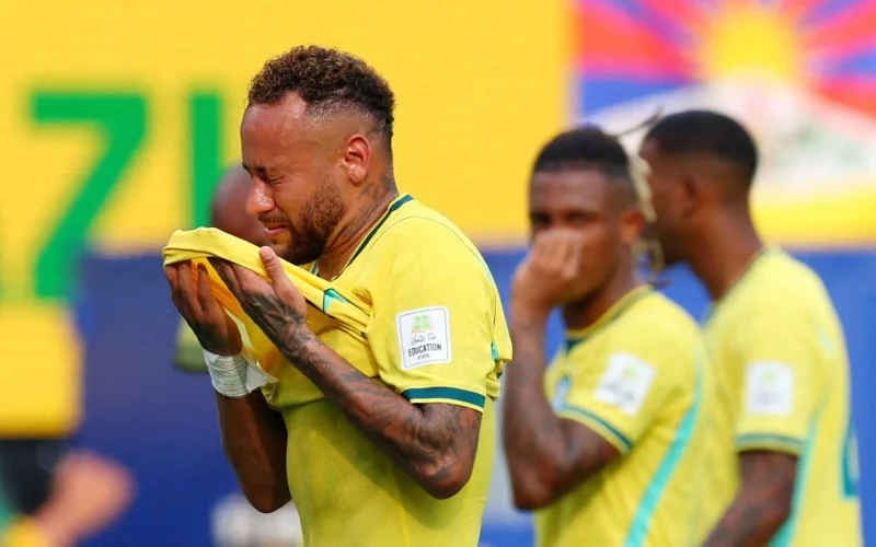 Neymar vive montanha-russa em despedida na Copa: gol, polêmica e lágrimas marcam eliminação do Brasil