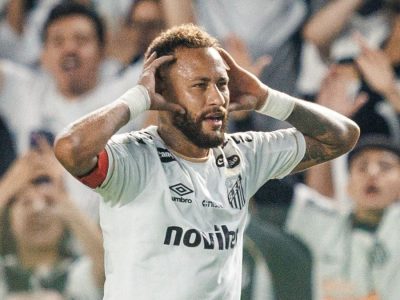 Neymar brilha com dois gols, mas é suspenso e desfalca Santos contra o Athletico-PR