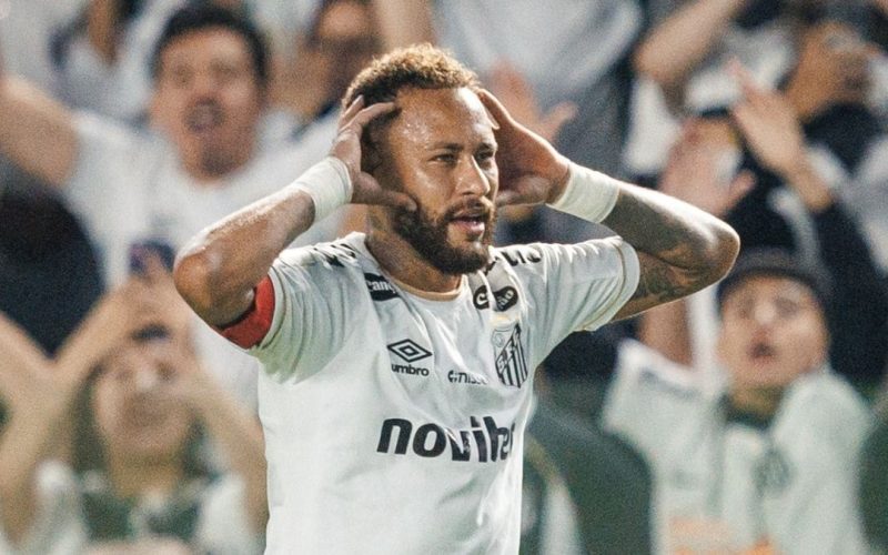 Neymar brilha com dois gols, mas é suspenso e desfalca Santos contra o Athletico-PR