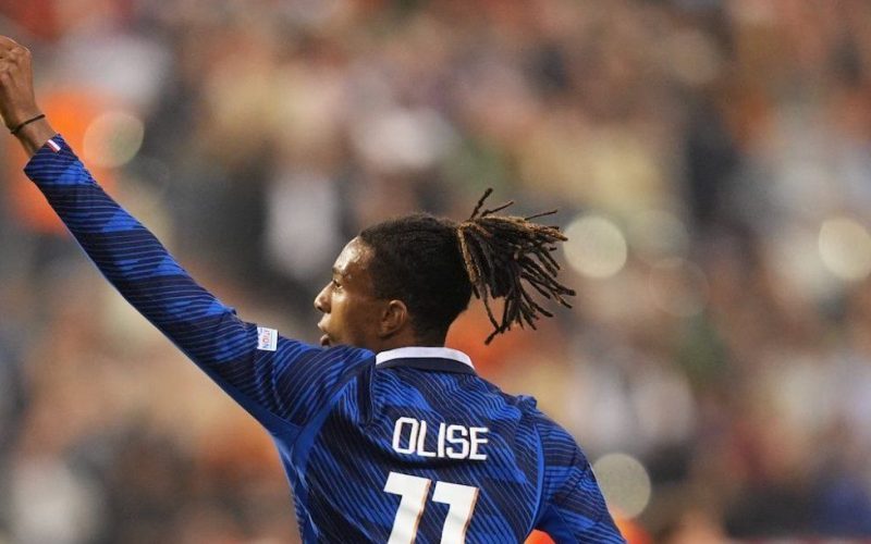 França supera Bélgica com gol de Olise e mantém 100% na Nations League