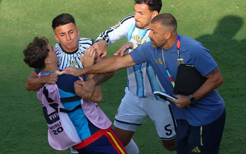 Fifa suaviza punição à Argentina após recurso da AFA por confusão na final da Copa do Mundo