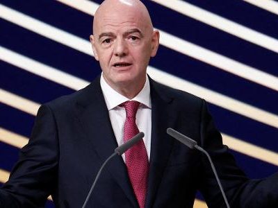 França retira apoio à reeleição de Infantino e aumenta pressão por mudanças na Fifa