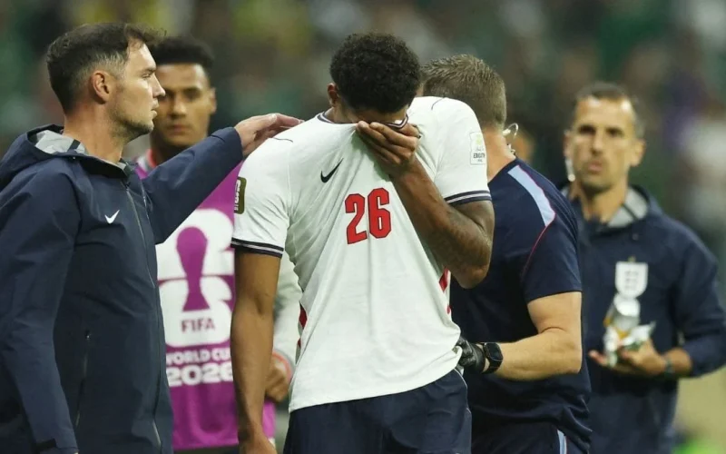 FIFA suspende Jarell Quansah por dois jogos e o deixa fora das quartas de final contra a Noruega