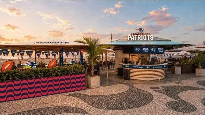 New England Patriots abre quiosque temático em Copacabana antes do histórico jogo da NFL no Rio