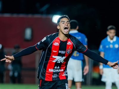 Vitória vence Grêmio e se afasta da zona de rebaixamento no Brasileirão