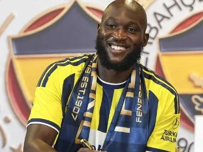 Lukaku se aproxima do recorde de transferências de Neymar com movimentações no mercado