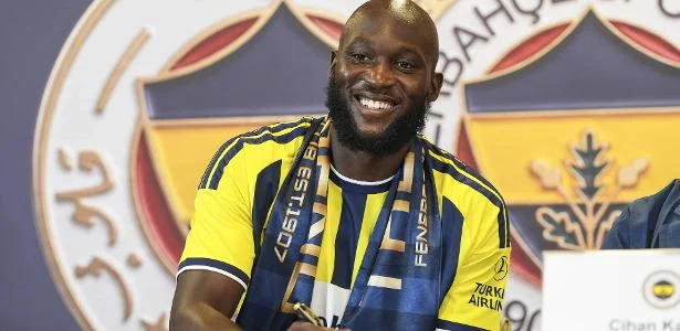 Lukaku se aproxima do recorde de transferências de Neymar com movimentações no mercado