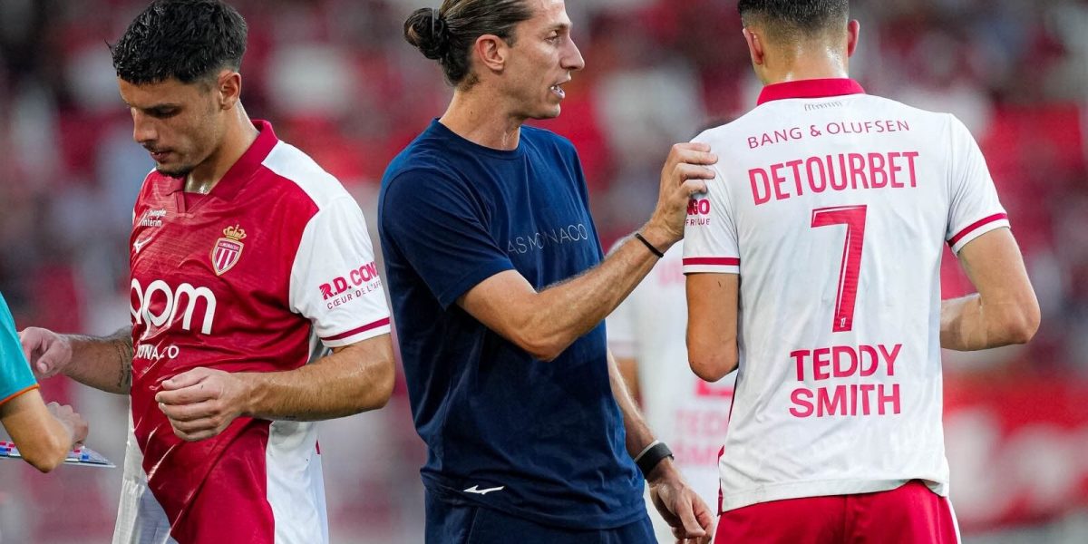 Ex-técnicos brasileiros lideram Ligue 1 após mau começo do PSG