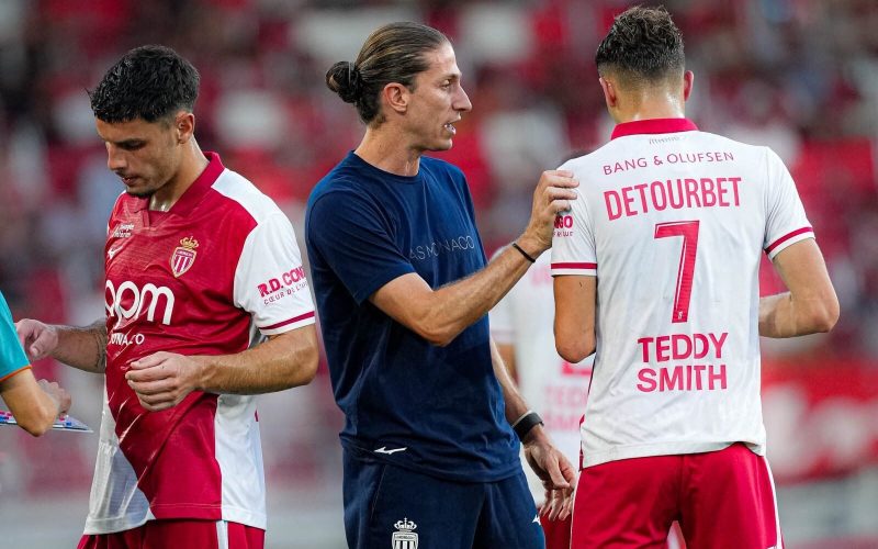 Ex-técnicos brasileiros lideram Ligue 1 após mau começo do PSG