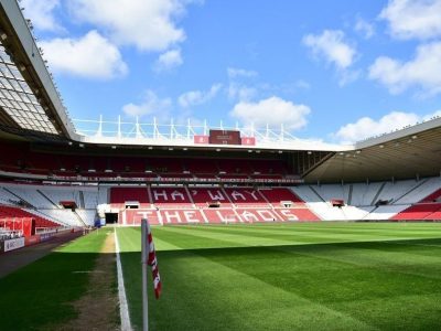 Sunderland e Arsenal se enfrentam na luta pela liderança da Premier League neste sábado