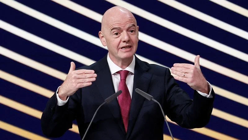 Uefa convoca reunião emergencial para debater proposta polêmica de venda da Fifa