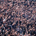 Torcedores do Corinthians exigem mudança após derrota para a lanterna Chapecoense na Arena Neo Química