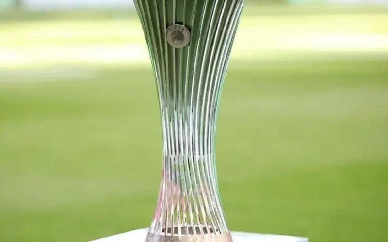 Sorteio da Conference League 2026/27 define duelos; Ajax enfrenta a Atalanta