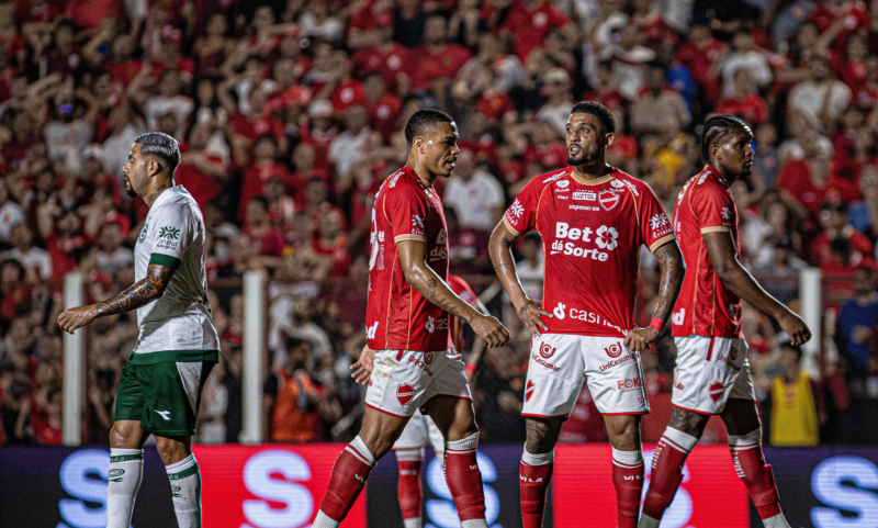 Vila Nova busca liderança da Série B diante do América-MG em Goiânia