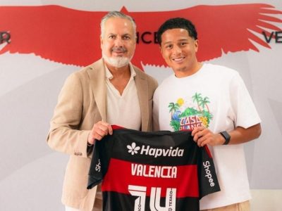 Flamengo apresenta os reforços Valencia e Freitas para a torcida no Maracanã