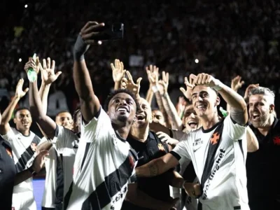 Debate: Santos e Vasco devem priorizar o Brasileirão em detrimento das Copas?