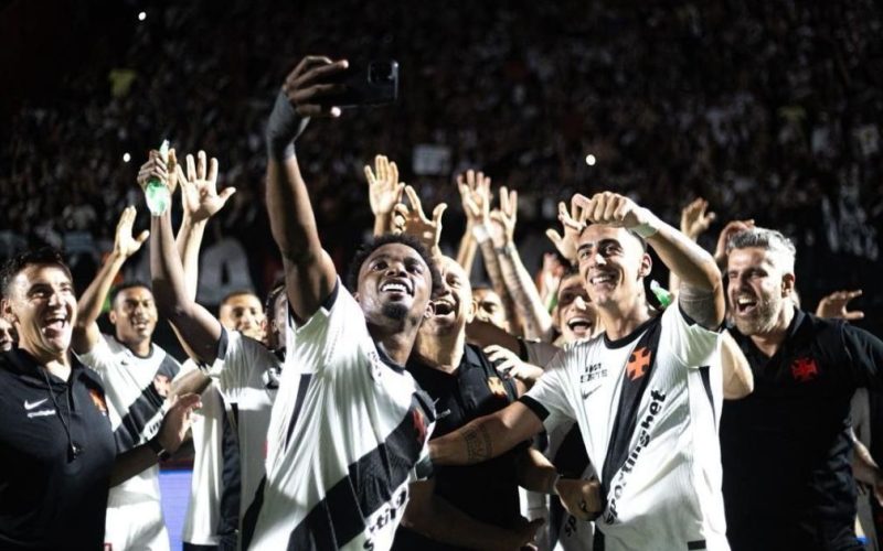Debate: Santos e Vasco devem priorizar o Brasileirão em detrimento das Copas?