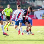A redução de estrangeiros no Campeonato Brasileiro pode impactar o Bahia mais do que o Vitória em 2027