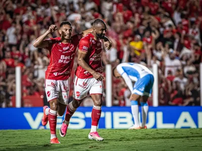 Vila Nova vence Londrina por 2 a 0 e se isola ainda mais na liderança da Série B