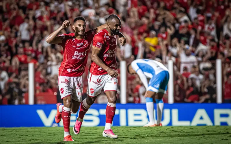 Vila Nova vence Londrina por 2 a 0 e se isola ainda mais na liderança da Série B