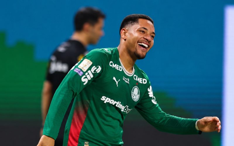 Palmeiras derrota São Paulo, reassume liderança do Brasileirão e mira Libertadores