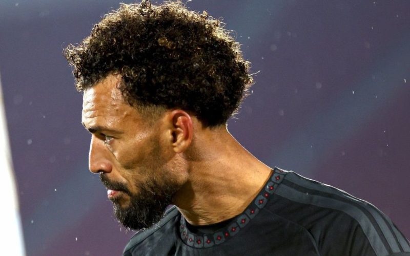 Vozinha sofre primeiro gol pelo Colo-Colo em falha no escanteio, mas mantém o time na liderança do Campeonato Chileno