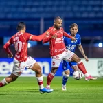 Vila Nova deixa escapar liderança da Série B ao empatar com o Avaí em partida equilibrada