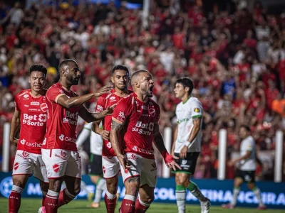 André Luís brilha, Vila Nova vence América-MG e assume a ponta da Série B do Brasileirão