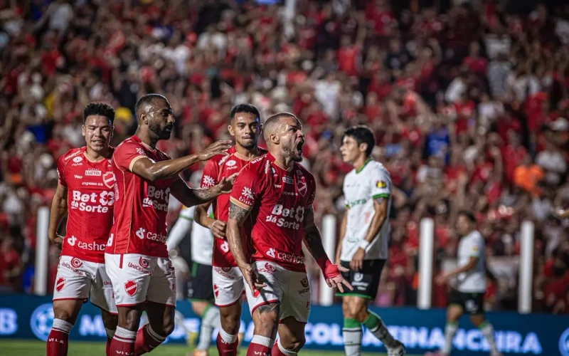 André Luís brilha, Vila Nova vence América-MG e assume a ponta da Série B do Brasileirão