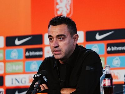 Xavi assume a seleção da Holanda e ignora gafe sobre sua escolha como terceira opção