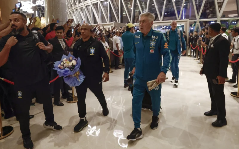 Ancelotti avalia Endrick e Pedro para substituir Raphinha, mas não define escalação contra a Índia