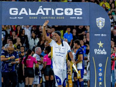 Ronaldinho Gaúcho retorna ao futebol profissional em partida do Ravenna no Campeonato Italiano após mais de uma década afastado