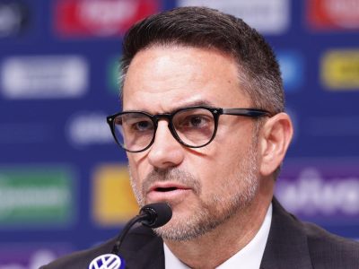 Caetano justifica ausência de jogadores de Flamengo e Palmeiras na convocação da Seleção Brasileira antes de jogos na Data Fifa