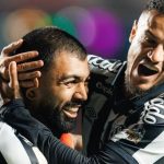 Gabigol brilha e Santos derrota São Paulo em jogo decisivo do Brasileirão