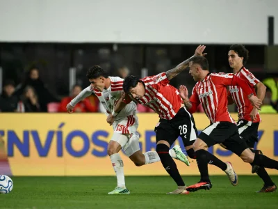 Flamengo empata sem gols em La Plata, mas avança para a final da Libertadores depende de vitória no Maracanã