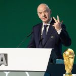 FIFA propõe fundo de 6,35 bilhões de dólares para desenvolvimento do futebol enquanto Infantino enfrenta escrutínio sobre sua gestão financeira