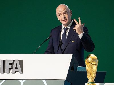 FIFA propõe fundo de 6,35 bilhões de dólares para desenvolvimento do futebol enquanto Infantino enfrenta escrutínio sobre sua gestão financeira