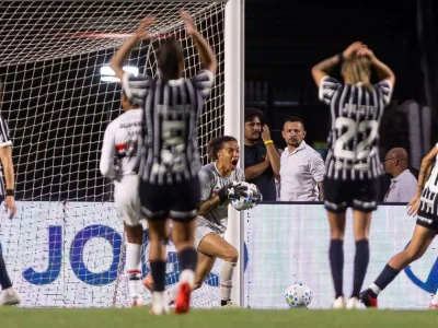 São Paulo segura empate contra o Corinthians e conquista inédito Brasileirão Feminino em grande festa no MorumBis