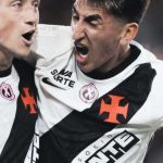 Vasco bate Botafogo por 2 a 1 e deixa zona de rebaixamento no Brasileirão
