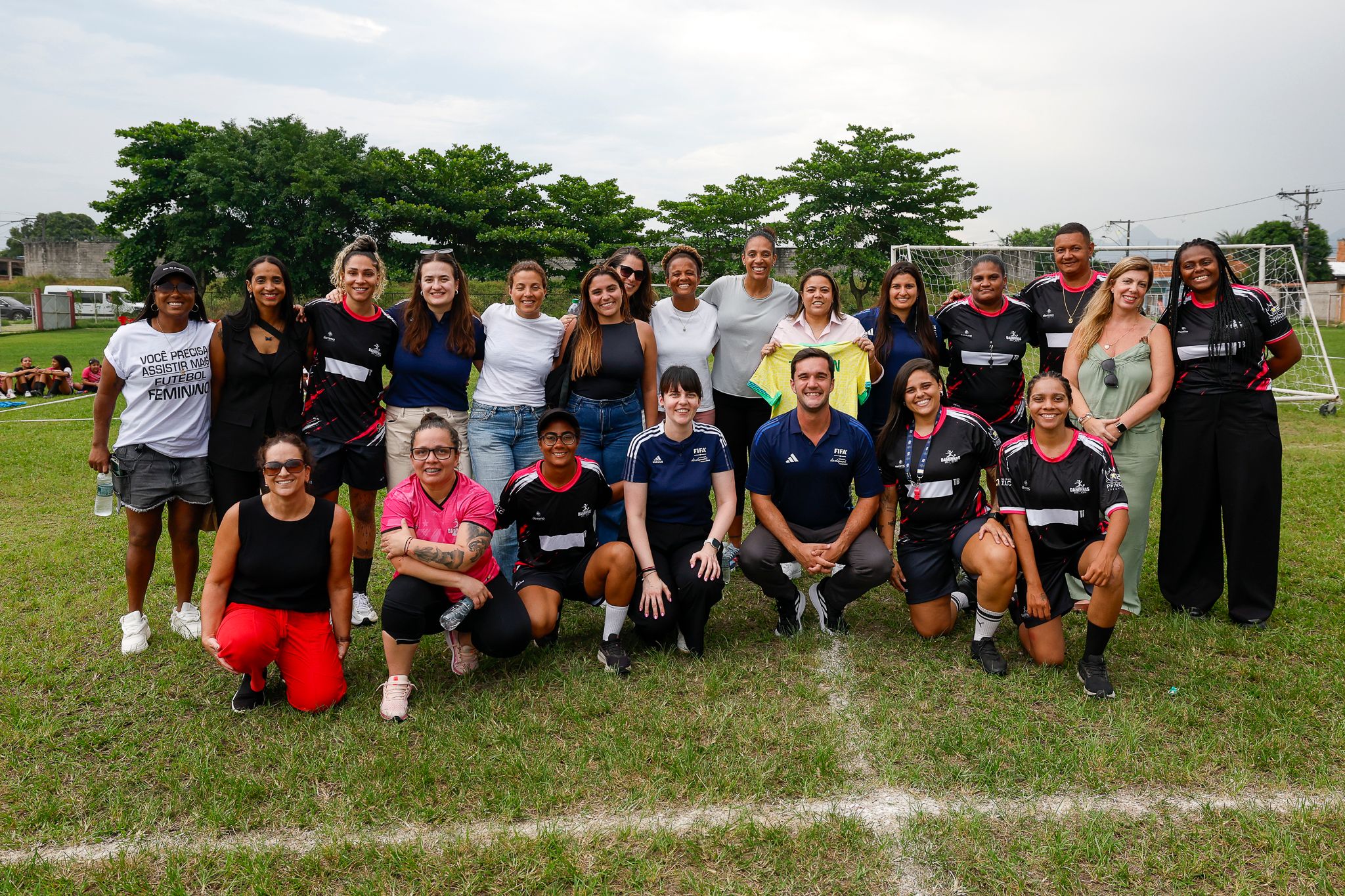 CBF e FIFA visitam Fluminense e projeto Daminhas da Bola para discutir futuro do futebol feminino no Brasil