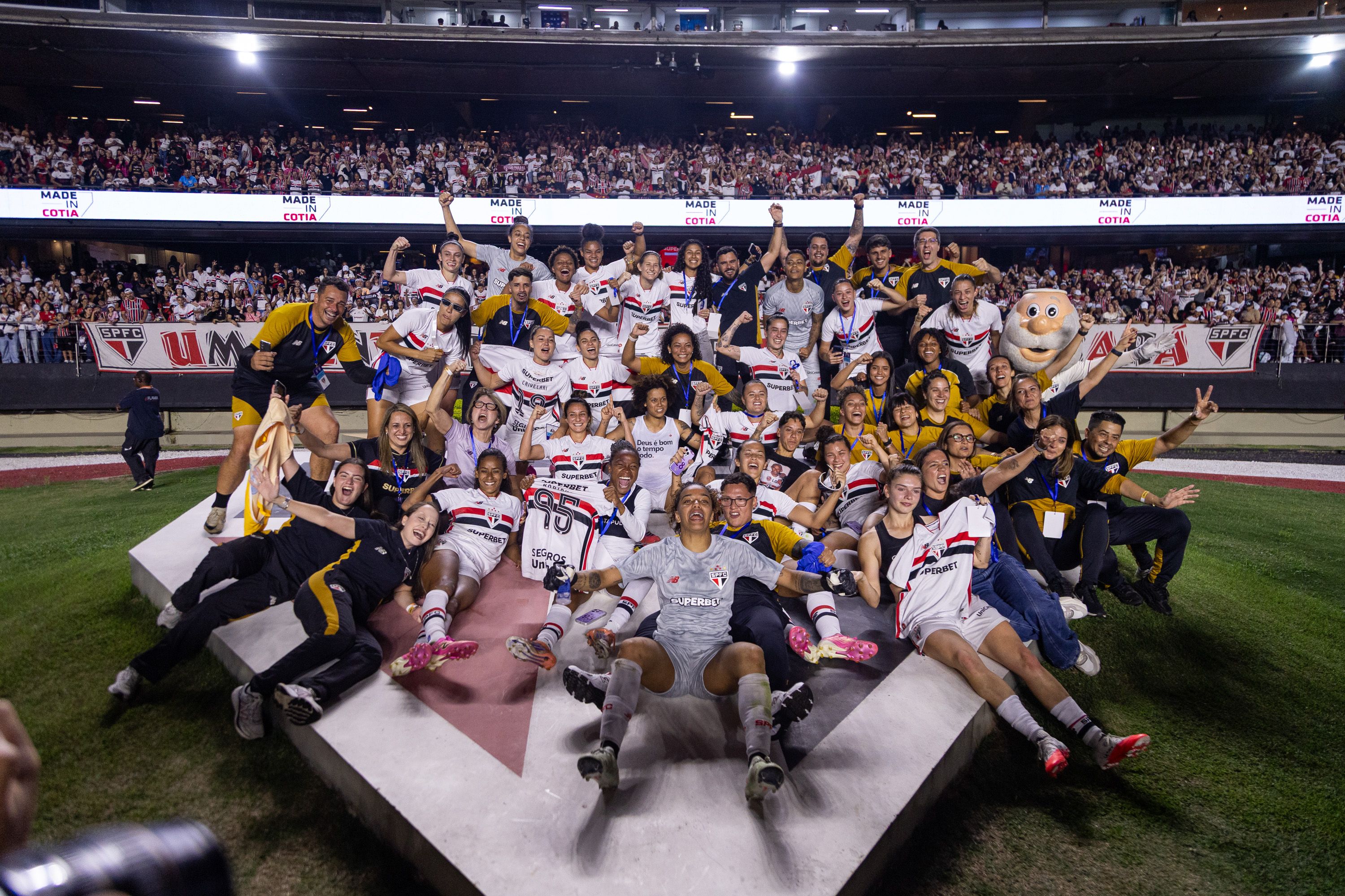 São Paulo faz história ao conquistar o Brasileirão Feminino A1 diante de recorde de público no MorumBIS
