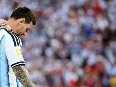 A trajetória de Lionel Messi na seleção brasileira: do improviso na estreia ao último jogo com a camisa da Argentina